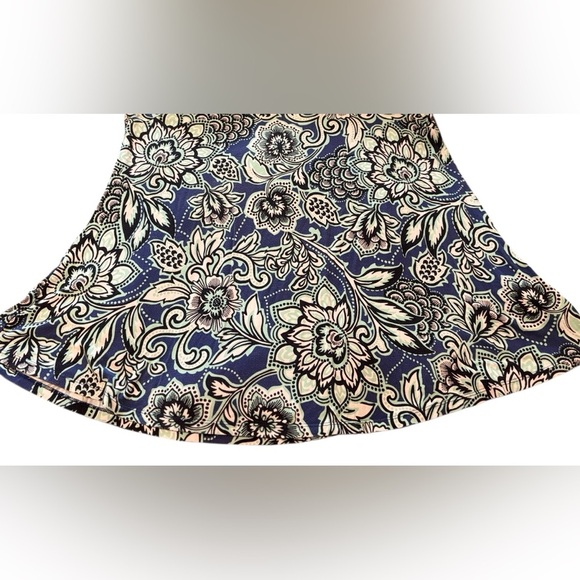 Westport Floral Cold Shoulder Swing Hem Top Size 1X - Picture 4 of 6